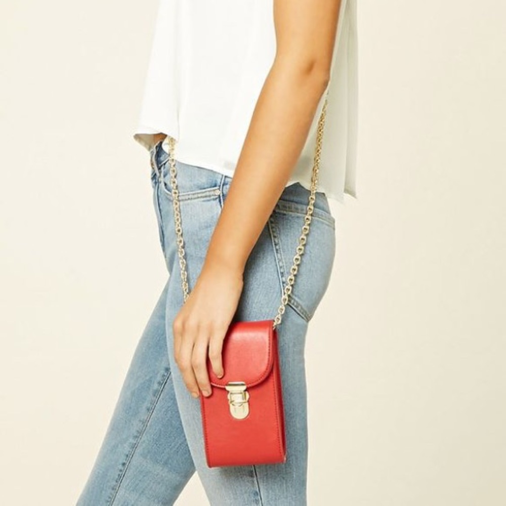 Saffiano crossbody with removable gold chain